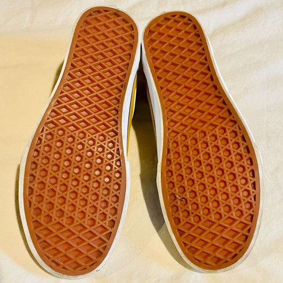 Vans Old Skool Low Top in Golden Yellow - Picture 3 of 4